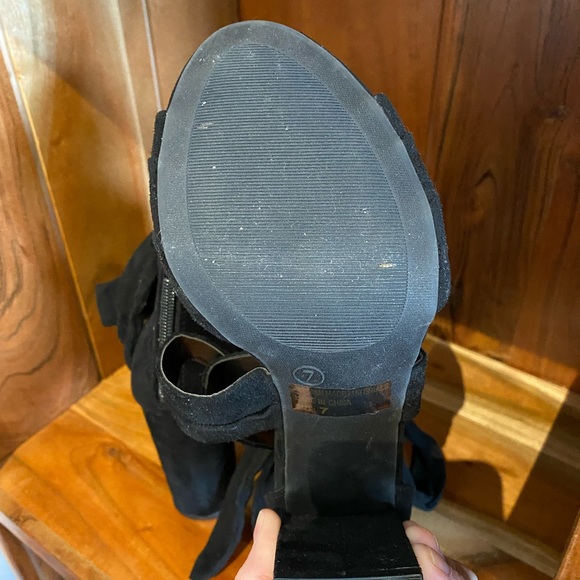 Black tie up around the ankle heels - Picture 6 of 7